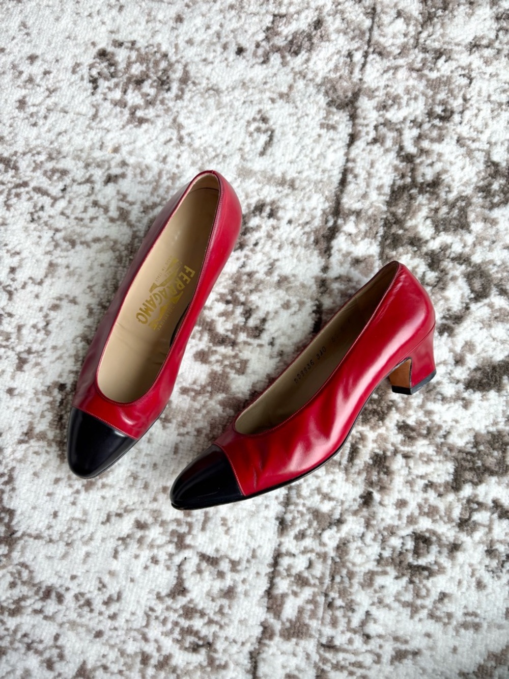 Vintage Salvatore Ferragamo Red Leather Black Cap Toe Pumps Heels (Size 5.5) - Picture 4 of 11